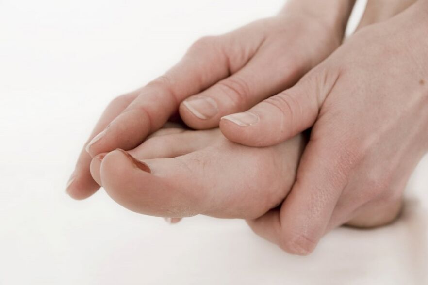 Unpleasant sensations in the joints after a long walk can be removed with a massage. 