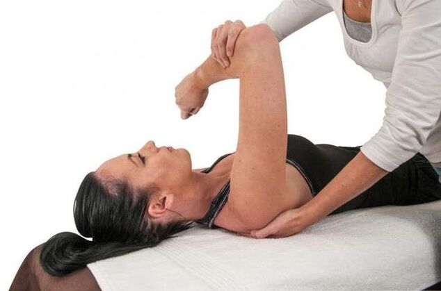 Treatment of osteoarthritis of the shoulder joint should begin with a consultation with a specialist. 